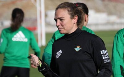 María Pry se despide emocionada tras 7 años como técnica del Betis Féminas