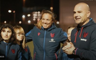 María Pry y Paco López visitan al primer equipo femenino de la historia de LaLiga Genuine Santander